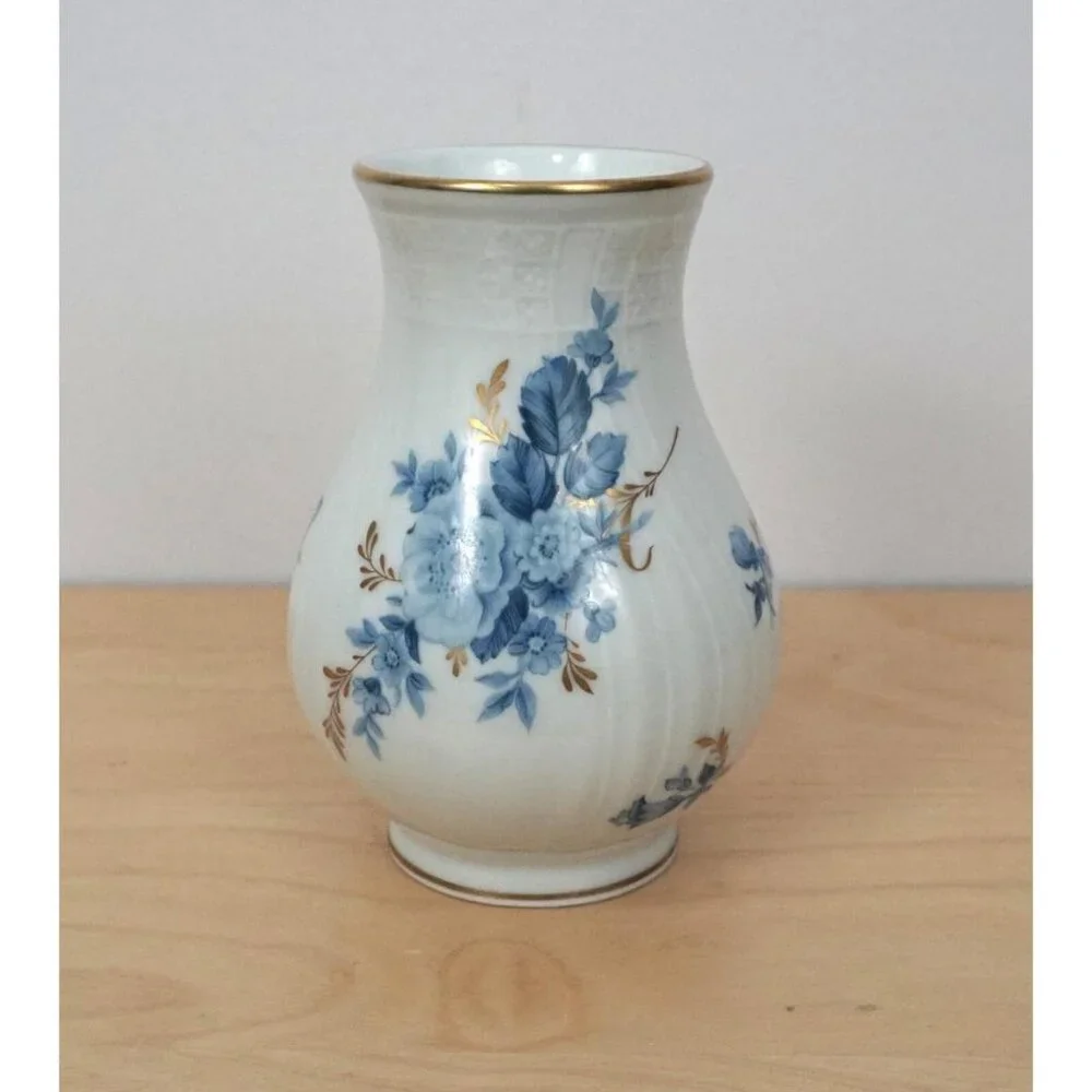 Hutschenreuther White Blue Floral Porcelain Germany Dresden Vase 4.75